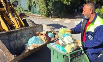 Герасимовски: Собрани три големи контејнери кабаст отпад и 25 помали контејнери, интензивно го расчистуваме сметот во Центар