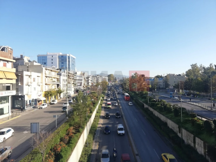 Министерството за транспорт на Грција со смс порака до граѓаните: Ако го сакаш твоето семејство, внимавај како возиш