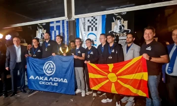 Шахистите на Алкалоид по третпат со вицешампионската титула на ЕКК