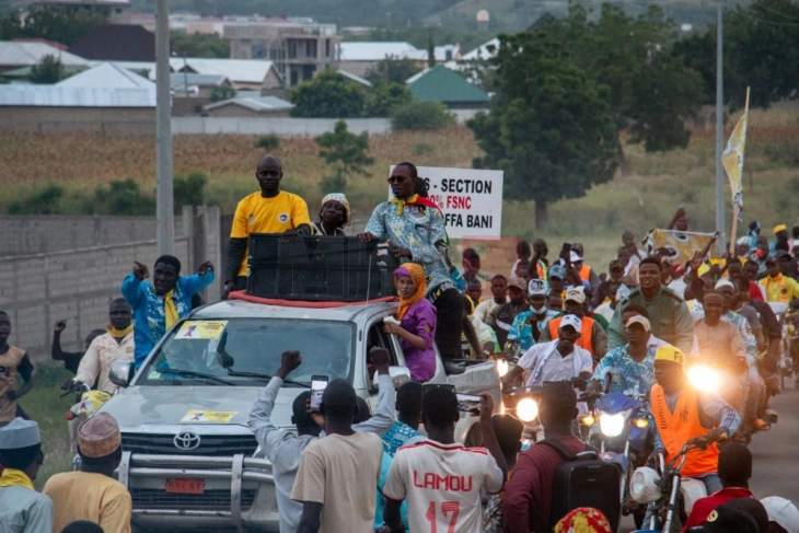 Најмалку четири лица загинаа во судири меѓу демонстрантите и полицијата во Камерун