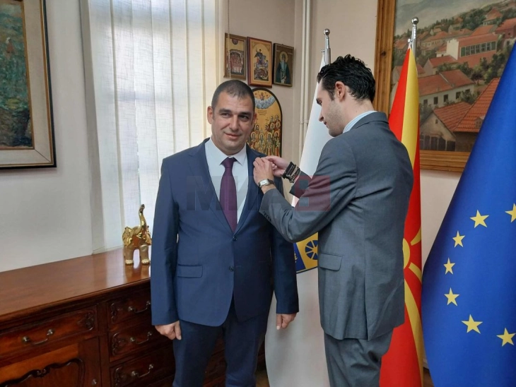 Kostadinov ia dorëzoi funksionin kryetarit të ri PetarJankovit