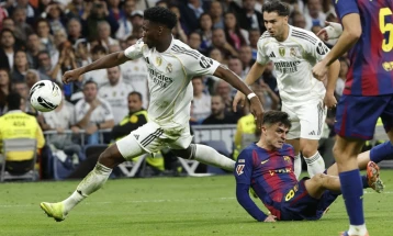 Венгер: Дербито Реал – Барселона наликуваше на дуел меѓу мажи и момчиња