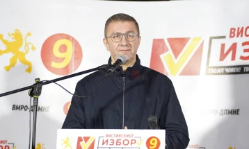 Mickoski: Të dielën të dalim masivisht në zgjedhje, qëndrimi në shtëpi është opsioni më i keq