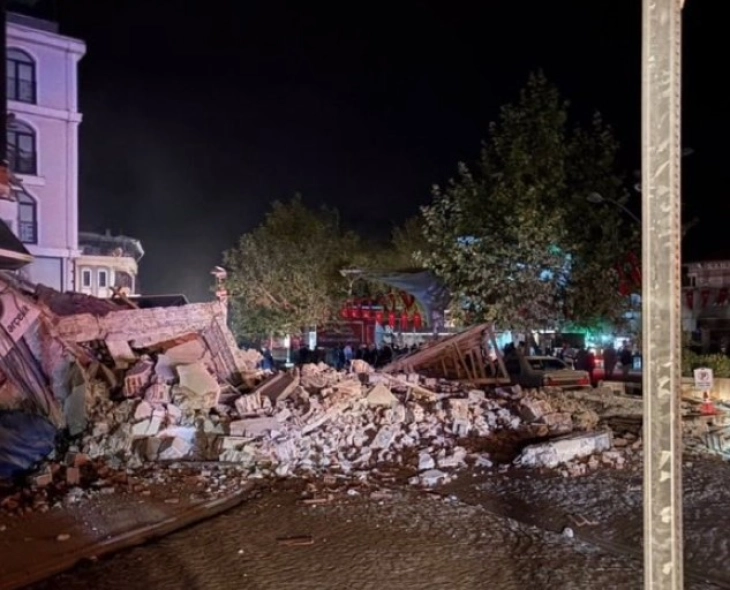 По земјотресот со јачина од 6,1 степен, повеќе од 100 последователни потреси во Турција