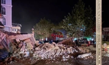 По земјотресот со јачина од 6,1 степен, повеќе од 100 последователни потреси во Турција