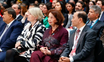 Сиљановска Давкова на Парискиот мировен форум: Очекувам дискусии што ќе придонесат кон решавање на најгорливите глобални предизвици