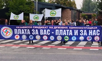 Две недели без плата вработените на „Паркови и зеленило“,„Флораком“ и „Луна“, најавуваат протести секој ден