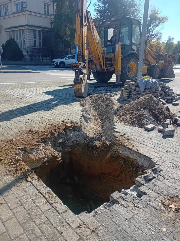 Градежни активности за поставување светлосна сигнализација на крстосницата меѓу улиците „Васко Карангелевски“ и „Ангел Димовски“ во населбата Аеродром