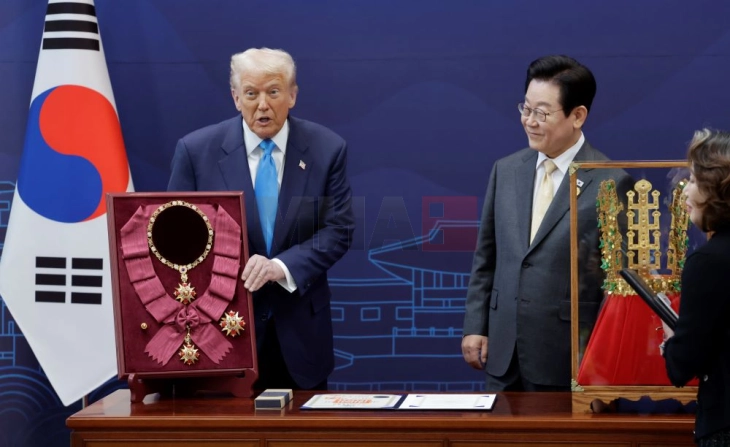 Trampi dekorohet me medaljen më të lartë të meritës në Korenë e Jugut