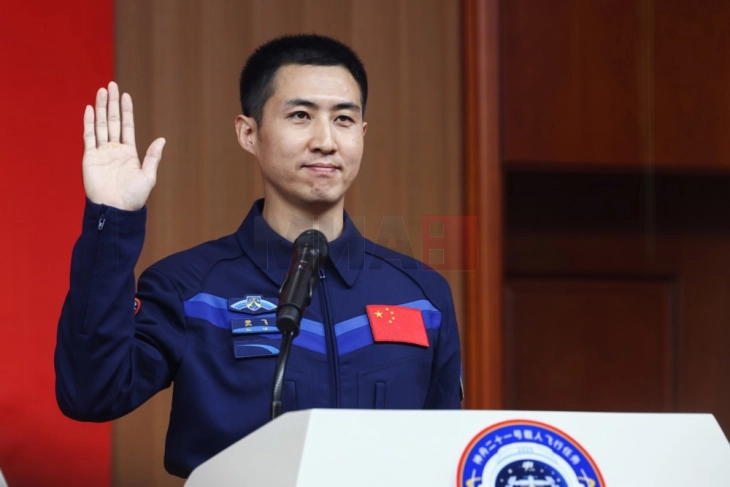 Најмладиот кинески космонаут во Вселената