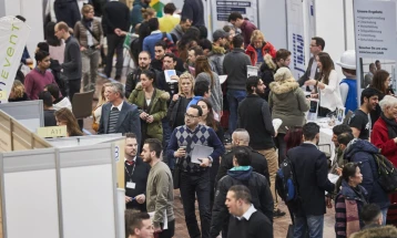 Трета група Авганистанци ќе пристигнат во Германија и покрај прекинот на програмата за прием