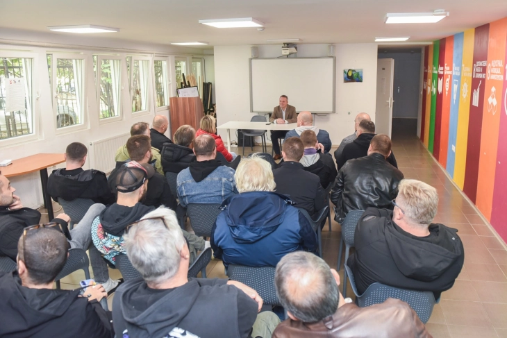 Герасимовски на средба со угостителите: Посебни пунктови за одлагање на отпадот од рестораните и локалите