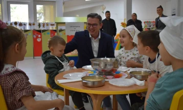 Agriculture minister: Each preschooler to eat 1 kg of fruit at preschool each week