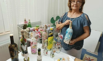 Ленче им дава душа на старите стаклени предмети