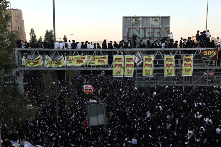 Ултраортодоксните евреи направија хаос во Ерусалим, момче падна од зграда и почина