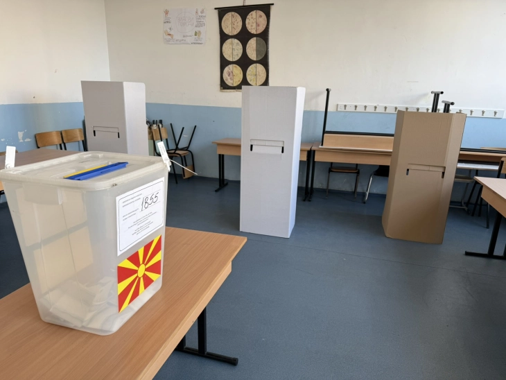 Во Струга навреме отворени сите избирачки места, гласањето тече нормално 