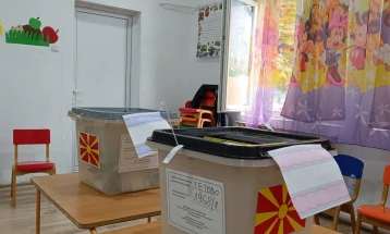 На 117 избирачки места во Општина Тетово се одвива втор круг на гласање за локалните избори