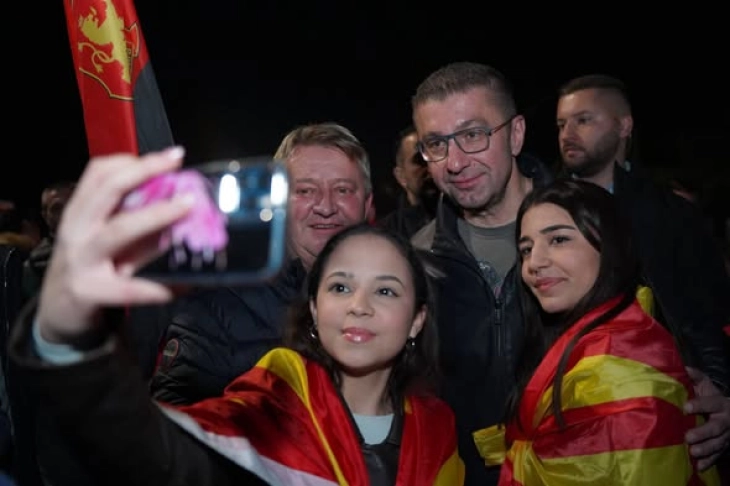 Mickoski: Në Bërvenicë nuk festojmë kundër askujt, festojmë për Maqedoninë si shembull i bashkëjetesës, rendit dhe progresit!