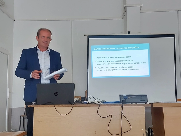 Пред наставници во Росоман презентиран Водич за општествено-хуманитарна работа за седмо одделение