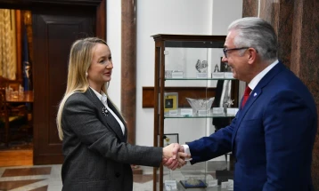 Петрушевска - Русопулос: Заедно постоиме, но отуѓени се распаѓаме