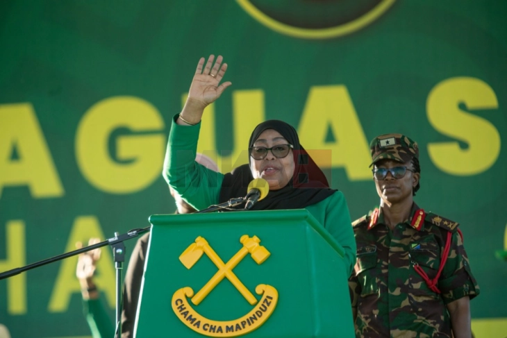 Претседателката на Танзанија положи заклетва и порача дека ќе стави крај на протестите