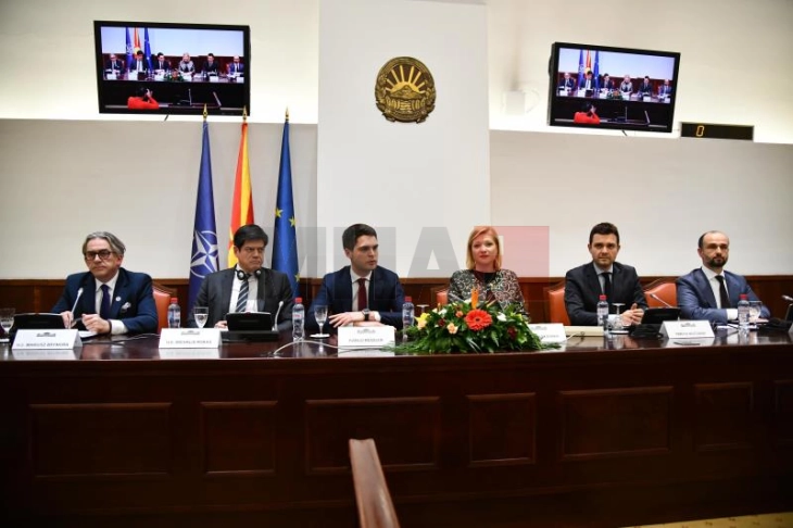 Euroambasadori Rokas do ta prezantojë raportin e KE-së në Kuvend