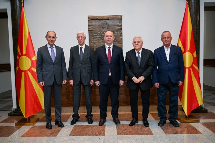 Гаши на средба со екс-претседатели на Собранието - предложено основање неформален совет за размена на идеи и искуства без политички влијанија