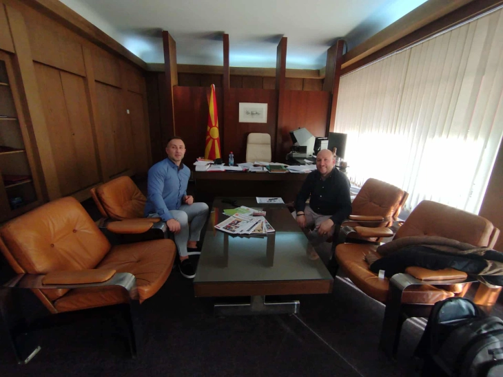 Претседателот на МД „Илинден“, Ѓурѓај на средбата со Никчевски, директор на НУБ „Св. Климент Охридски“-Скопје