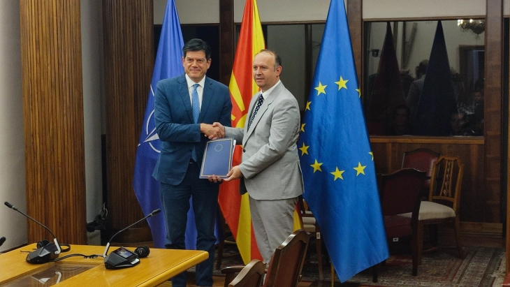 Ambasadori evropian Rokas në Kuvend e prezantoi raportin për përparimin e vendit drejt BE-së