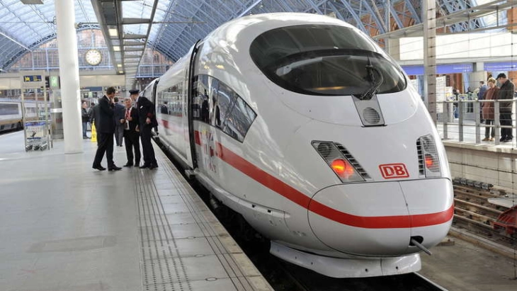 ЕК усвои планови за развој на брзи железници и за инвестиции во еколошки горива 