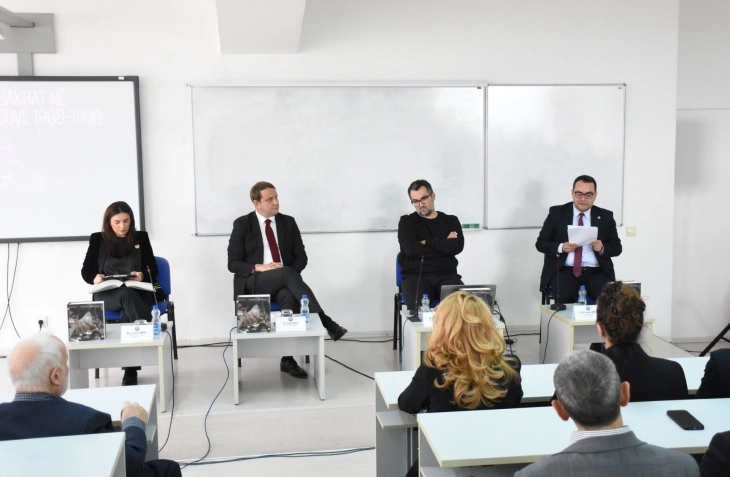 Në Fakultetin Filozofik të Universitetit të Tetovës u promovua libri “Masakrat në Kosovë 1998-1999”