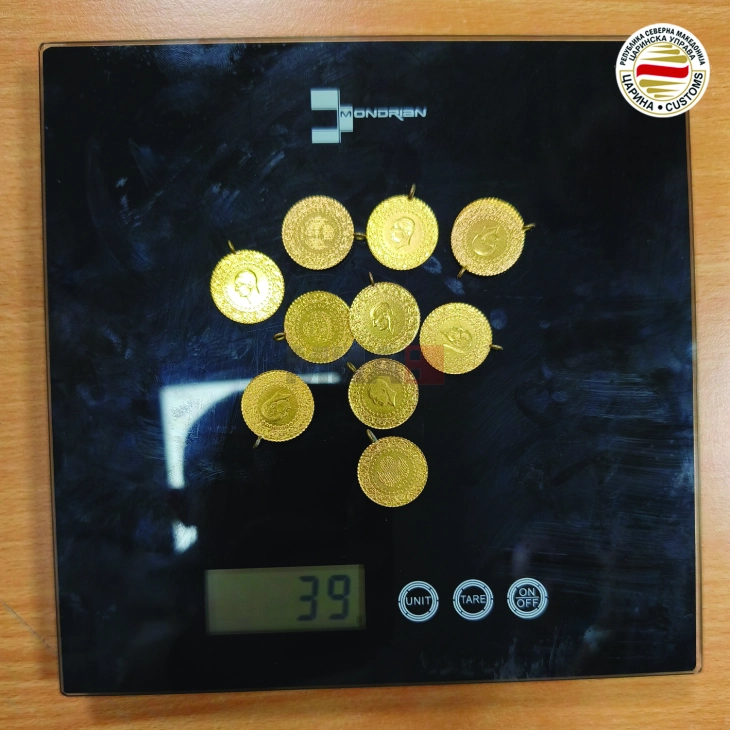 Drejtoria e Doganave: Konfiskohet ari, 37.500 euro, pajisje 