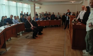 Врачени уверенијата на новиот градоначалник и советниците на Општина Дебар, извршено припомопредавање на градоначалничката функција