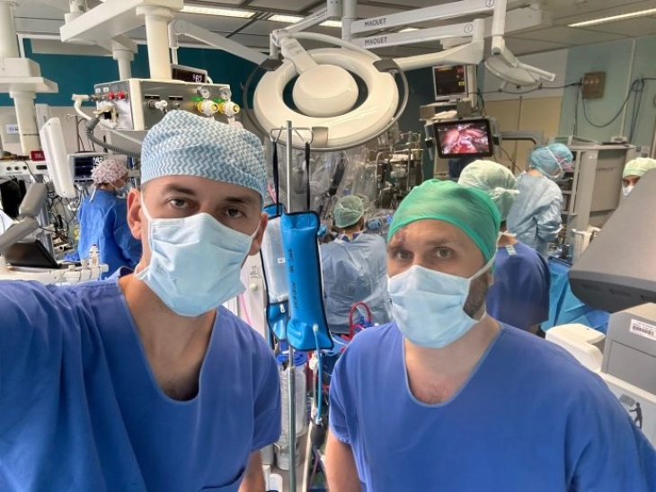 Кардиохирурзите Колев и Џелили на обука во Клиниката за кардиохирургија во Бордо, Франција