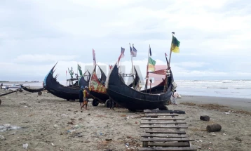 Një anije me emigrantë fundoset midis Malajzisë dhe Tajlandës, qindra të zhdukur