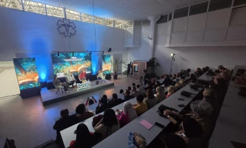 Панел-дискусија на МОН во Тетово: Технологијата во образованието е помошник, но не и замена за наставникот