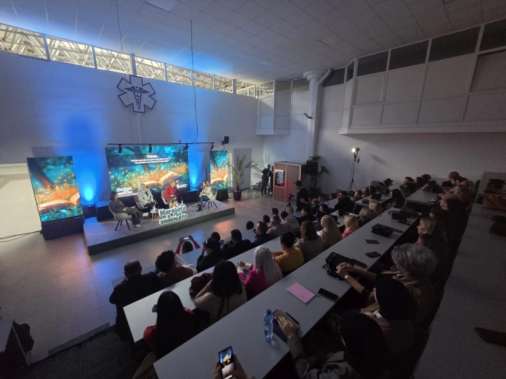 Panel diskutimi i MASH-it në Tetovë: Teknologjia në arsim është ndihmës, por jo një zëvendësim për mësimdhënësin