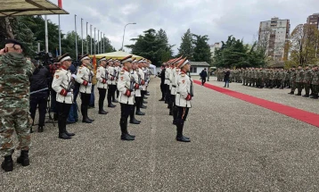Tridhjetë e një kadetë dhe 28 praktikantë dhanë betimin në Akademinë ushtarake