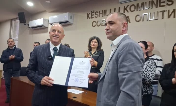 Менди Ќура официјално градоначалник на Струга, службеното Ауди А6 ќе го замени со приватниот автомобил, ќе ги отпушти оние кои земале плата, а не оделе на работа