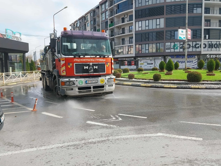 Со викенд акција струмички „Комуналец“ ги исчисти булеварите и пет улици во центарот на градот