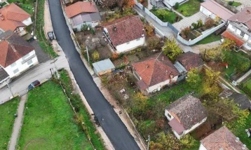 Асфалтирана  главната сообраќајница во селото Беловиште