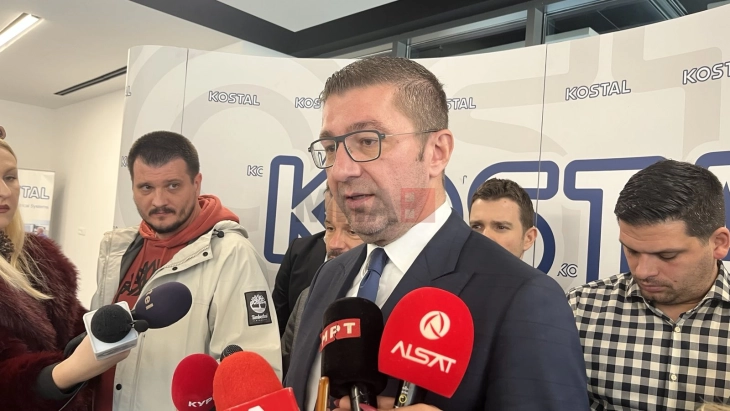 Премиерот Мицкоски во посета на фабриката КОСТАЛ Македонија