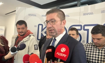 Премиерот Мицкоски во посета на фабриката КОСТАЛ Македонија