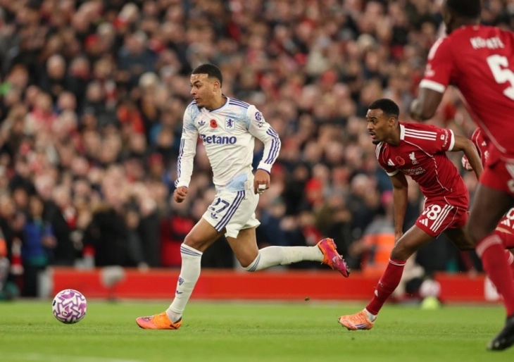 Роџерс го продолжи договорот со Астон Вила