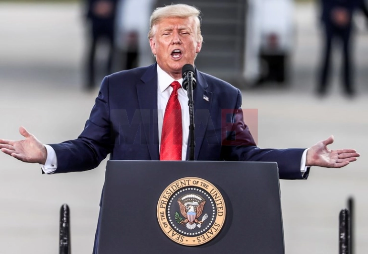 Trampi kërcënon kontrollorët e trafikut ajror në SHBA menjëherë të kthehen në punë