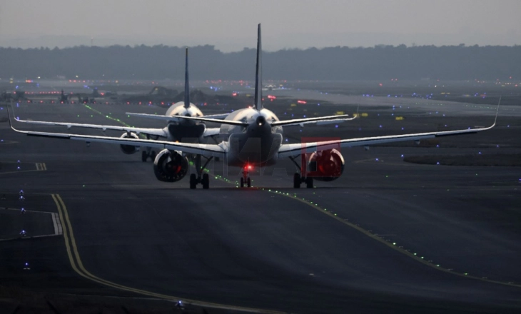 Германскиот оператор на аеродроми Фрапорт ја намали прогнозата за сообраќајот во Франкфурт