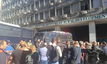 Протест на земјоделците во Атина – во фокусот скандалот со европските земјоделски субвенции