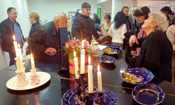 Отворена изложбата „Порцеланови луѓе“ во Велес