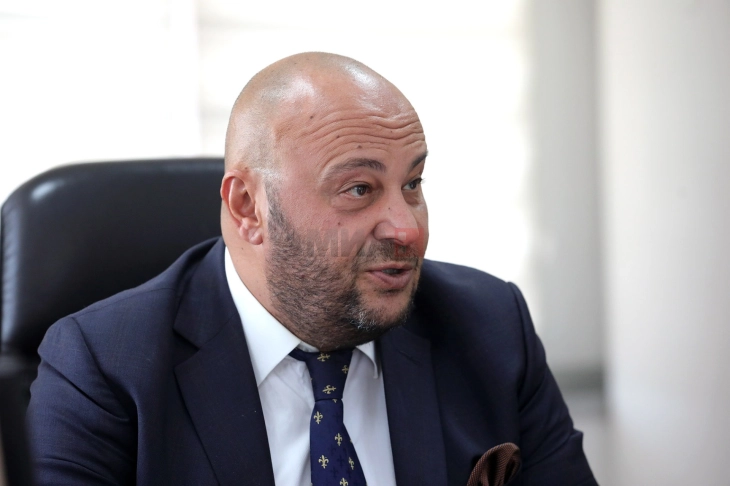 Костадиновски: Доколку Собранието не реагира, Уставниот суд ќе одлучува за измените на КЗ до декември, Законот за употреба на јазиците на дневен ред најдоцна до февруари