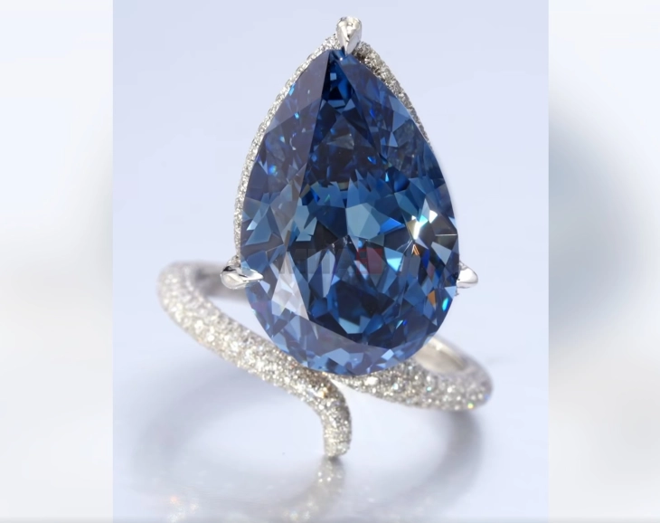 Дијамантот „Мелон блу“ продаден за 21 милион евра на аукција